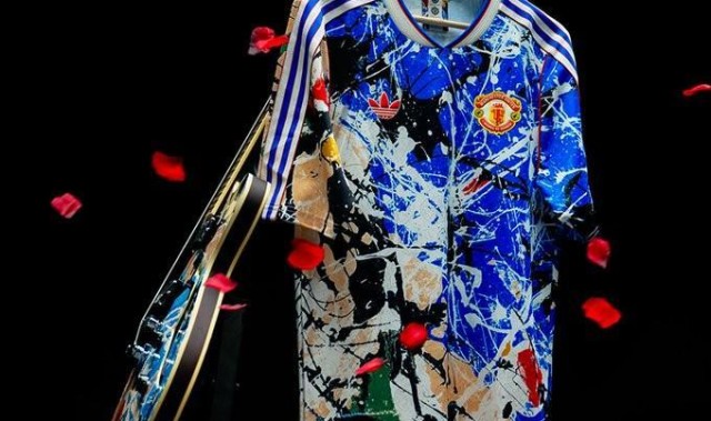 2026世界杯-曼联发布与石玫瑰乐队联名球衣，设计源自足球看台文化